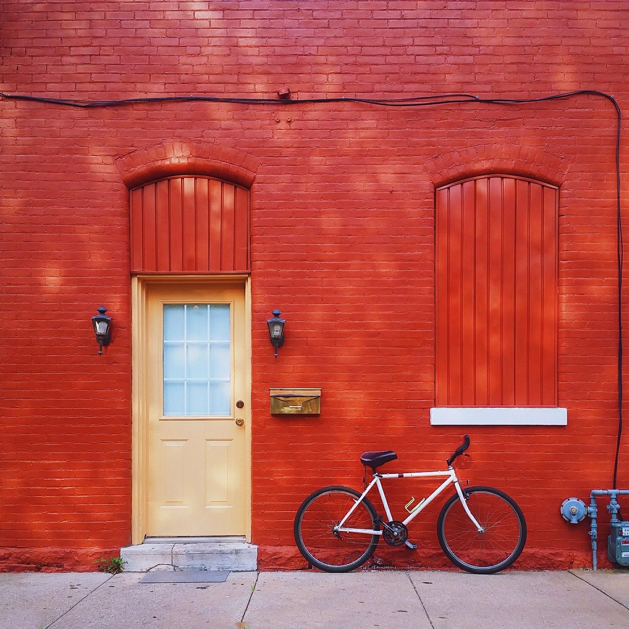 wood-house-window-bicycle-home-wall-106853-pxhere.com-1280w[1]